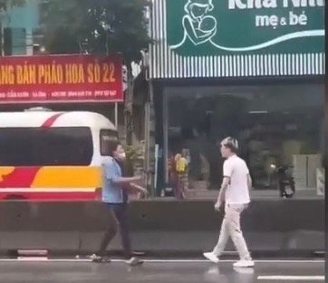 Nam tài xế có hành vi hành hung hành khách trên quốc lộ
