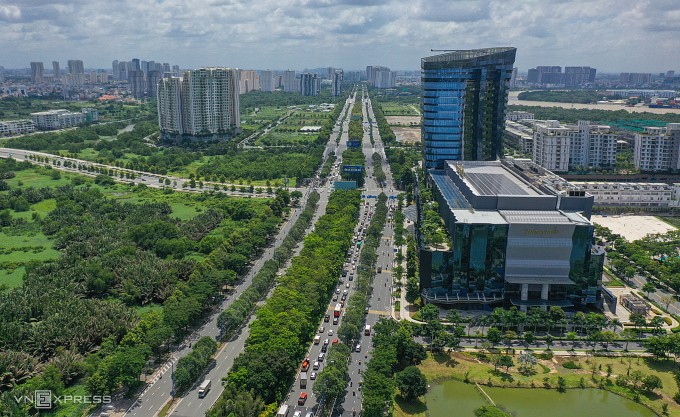 Đại lộ Mai Chí Thọ đoạn gần đường Nguyễn Cơ Thạch. Ảnh: Quỳnh Trần