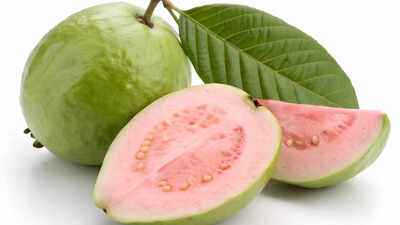 Một số người có thể gặp tình trạng đầy hơi, rối loạn tiêu hóa, tăng đường huyết, thậm chí dị ứng hoặc kích ứng da sau khi ăn ổi.