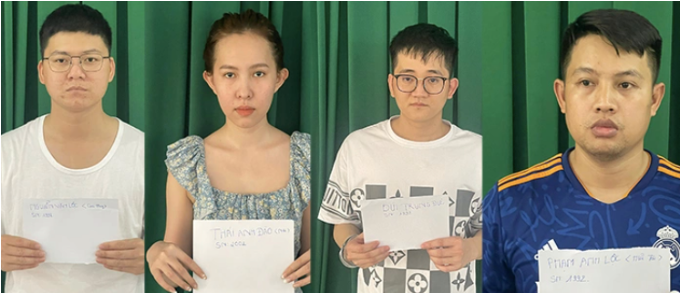 Bị cáo Bùi Trung Đức (trái) cùng đồng phạm.