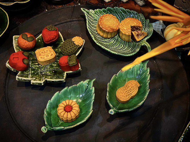 Theo chị Khánh Vi, chị cũng như nhiều "đầu bếp" handmade khác, thời gian này ghi nhận số lượng đơn hàng tăng mạnh, đặc biệt ở nhóm khách hàng trẻ yêu thích sự độc đáo.