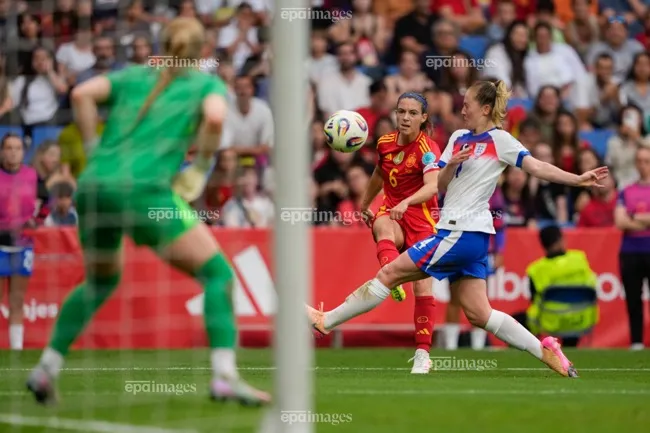 Bonmati là thủ lĩnh tinh thần ở tuyển Tây Ban Nha lẫn CLB Barca. Ảnh: EPA.