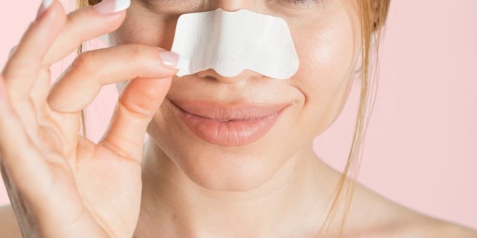 Miếng lột mụn đầu đen được bác sĩ cảnh báo có thể làm hỏng hàng rào bảo vệ da và không có tác dụng ngăn ngừa mụn đầu đen tái phát.