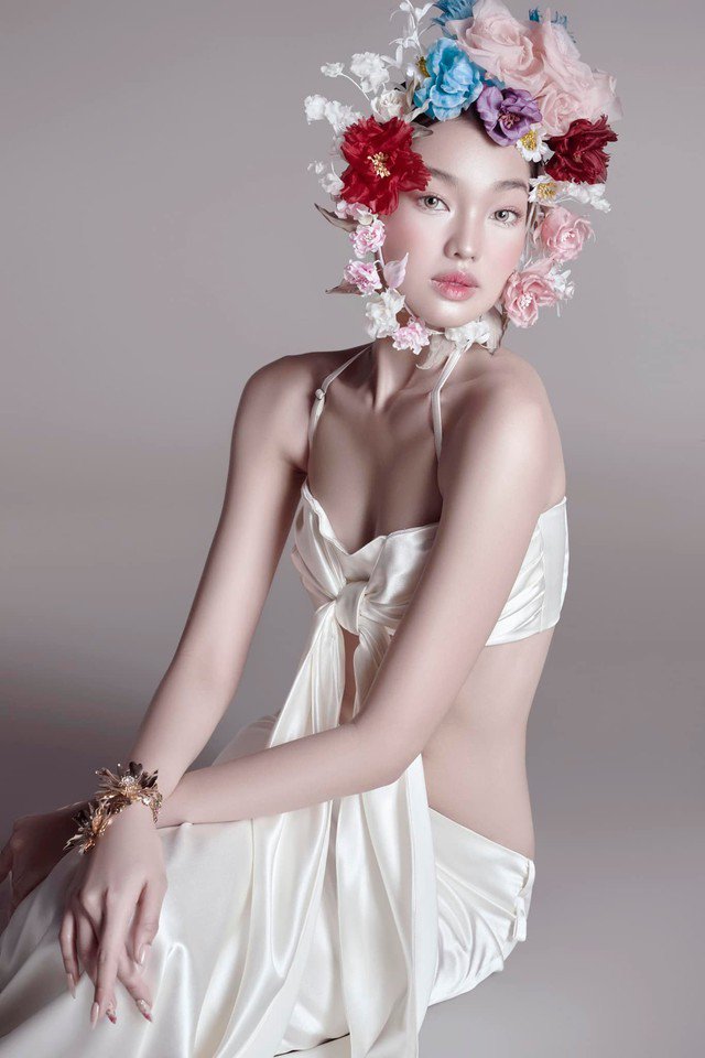 Cô được mệnh danh là “búp bê sống” của showbiz Việt.