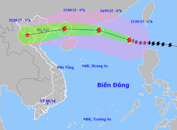 Theo dự báo, khi vào đất liền Việt Nam bão Ragasa gây thời tiết cực đoan, dông lốc nguy hiểm. Ảnh: NCHMF