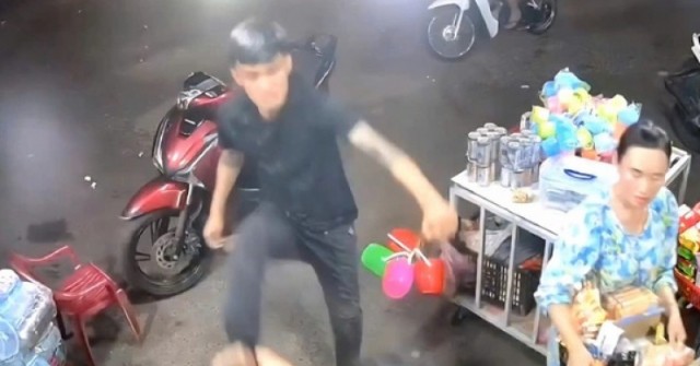 Công an làm việc với thanh niên vừa đánh thai p...