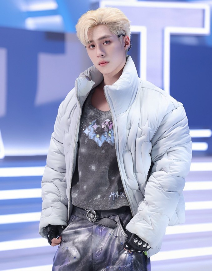 Otis vượt khó khăn thực hiện ước mơ làm idol.
