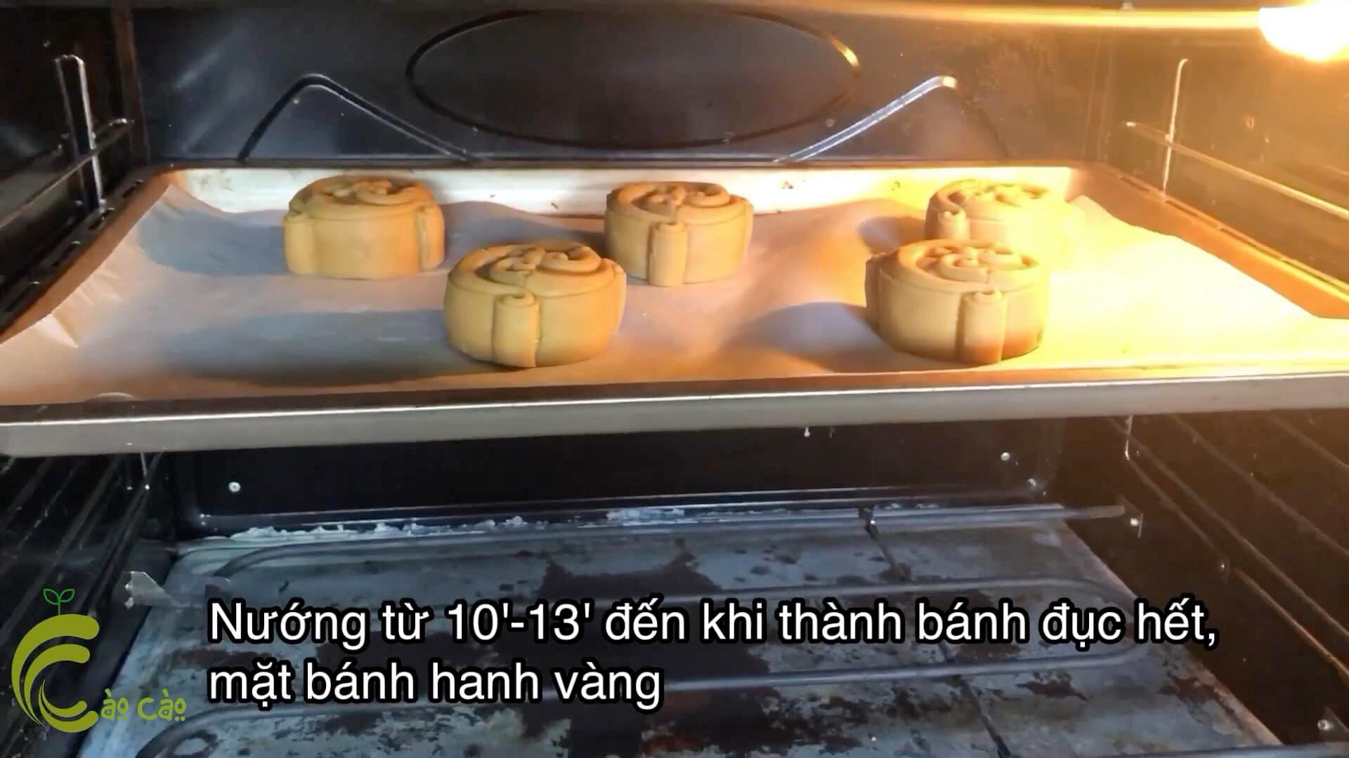 Làm nóng lò ở 220℃ ít nhất 30 phút&nbsp;trước khi nướng. Nướng lần thứ nhất ở&nbsp;220℃ từ 10-13 phút.&nbsp;Nướng lần hai ở&nbsp;220℃ trong 10 phút.
