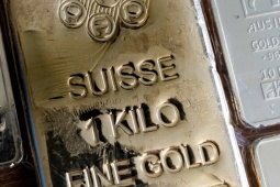 Vàng tăng giá kỷ lục hơn 40%: Điều gì đang xảy ra?