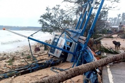 Cảnh tan hoang sau khi siêu bão Ragasa quét qua miền bắc Philippines