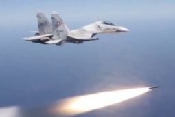 Thế giới - Su-30MK2 Venezuela mang tên lửa Mach 3+ phô trương trước siêu hạm Mỹ