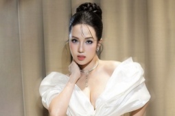 Thời trang - Phong cách 'tắc kè hoa' của MC Thu Hà