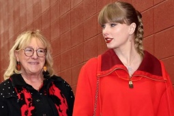 Vị hôn phu của Taylor Swift bị mẹ thúc giục có con