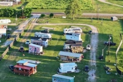 12 phụ nữ lập làng 'không đàn ông'