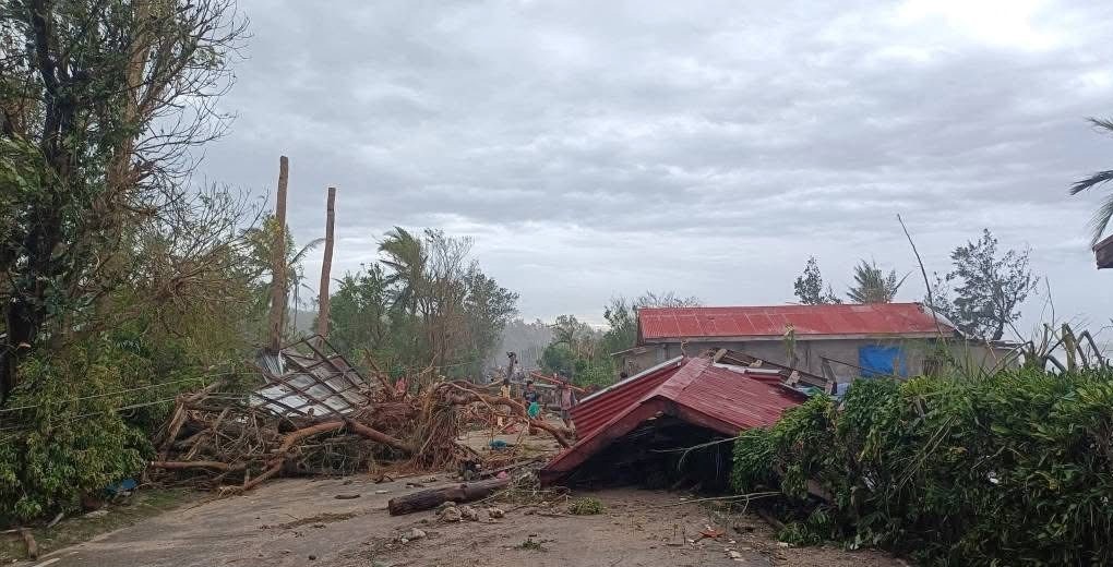 Cảnh tan hoang sau khi siêu bão Ragasa quét qua miền bắc Philippines - 6
