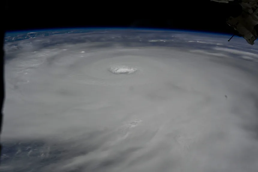 Hình ảnh siêu bão Ragasa nhìn từ Trạm Vũ trụ Quốc tế (ISS). Ảnh: CNN.