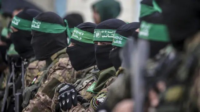 Hamas hành quyết công khai 3 người "có quan hệ với Israel" - 1