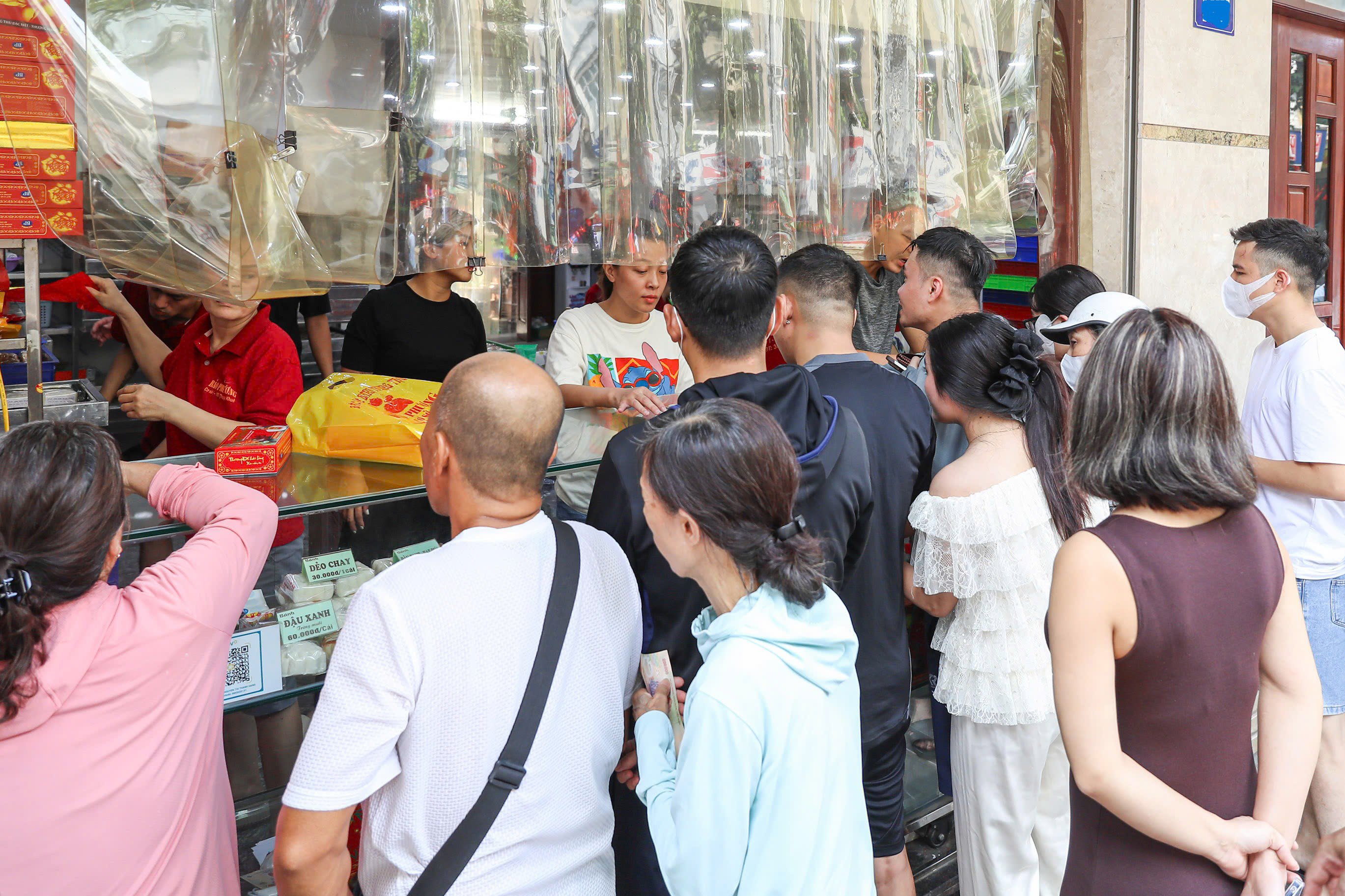 Sản phẩm được đặt mua nhiều nhất là loại bánh trung thu cổ xưa làm nên tên tuổi của thương hiệu này.