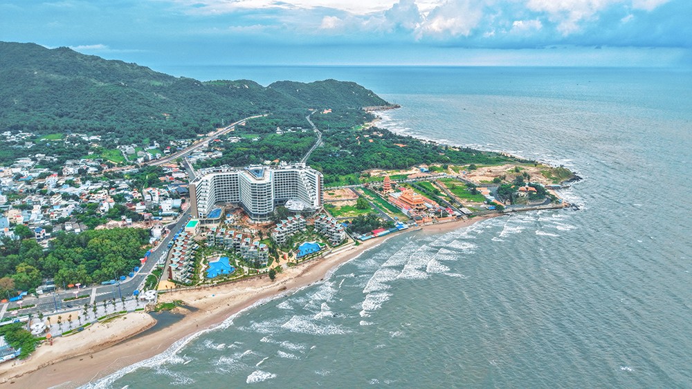 Long Hải được đánh giá là mắt xích quan trọng trên hành lang du lịch ven biển. Ảnh: Phan An