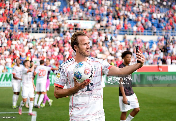 Harry Kane lại chiêu đãi khán giả "Hùm xám" buffet hat-trick bàn thắng