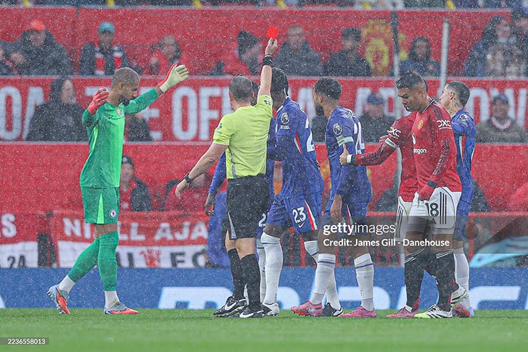 Nếu không có chiếc thẻ đỏ sớm của Sanchez ngay phút thứ 5, diễn biến đại chiến MU - Chelsea có thể sẽ rất khác