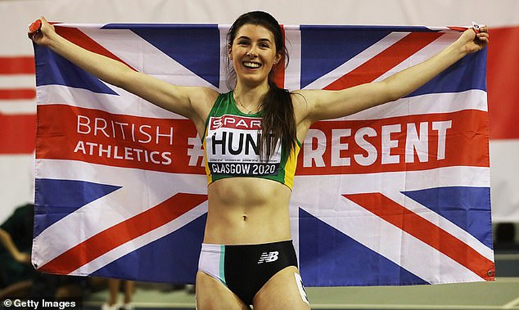 Cô lần đầu gây chú ý vào năm 2019 khi phá kỷ lục thế giới U18 cự ly 200m