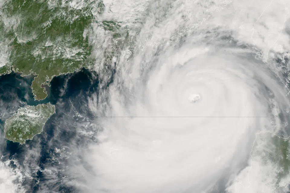 Siêu bão Ragasa vào ngày 23/9.