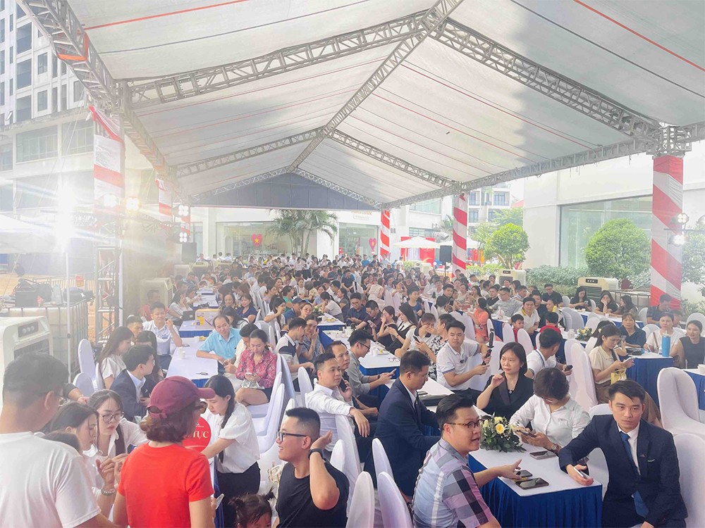 Sự kiện thu hút hàng trăm khách hàng tham dự