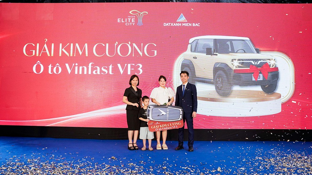 &nbsp;Khách hàng trúng thưởng giải thưởng Ô tô Vinfast VF3 tại sự kiện