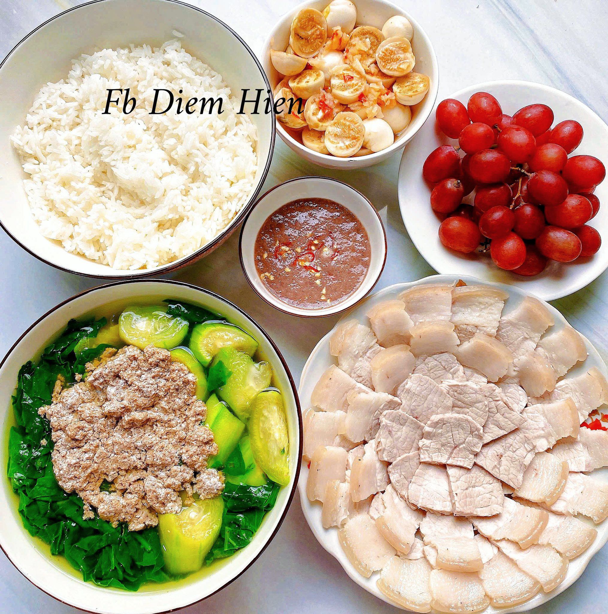 Thịt luộc - Canh cua mồng tơi, mướp - Cà pháo chấm&nbsp;mắm tôm