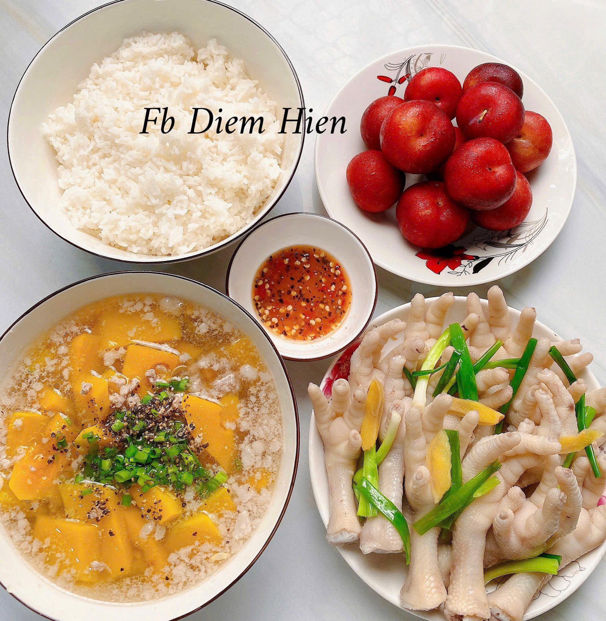 Chân gà hấp hành - Canh bí đỏ thịt bằm