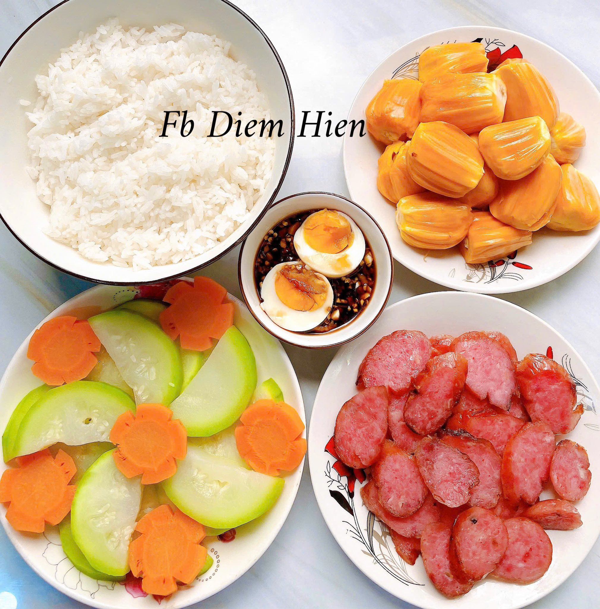 Lạp xưởng - Rau củ luộc chấm trứng