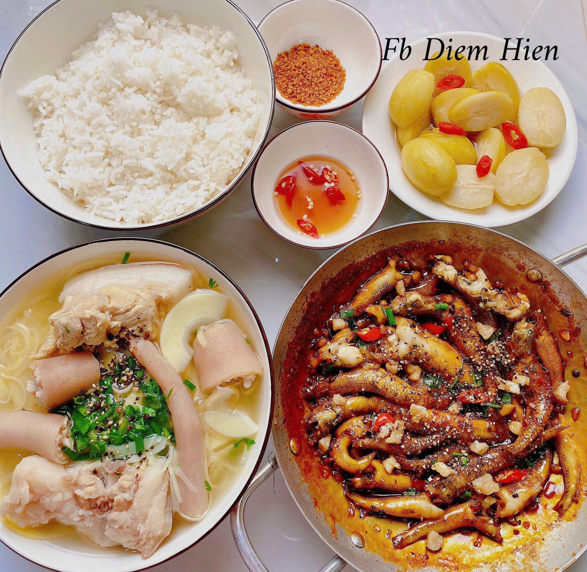 Cá bóng cát kho tiêu - Canh đuôi heo hầm măng