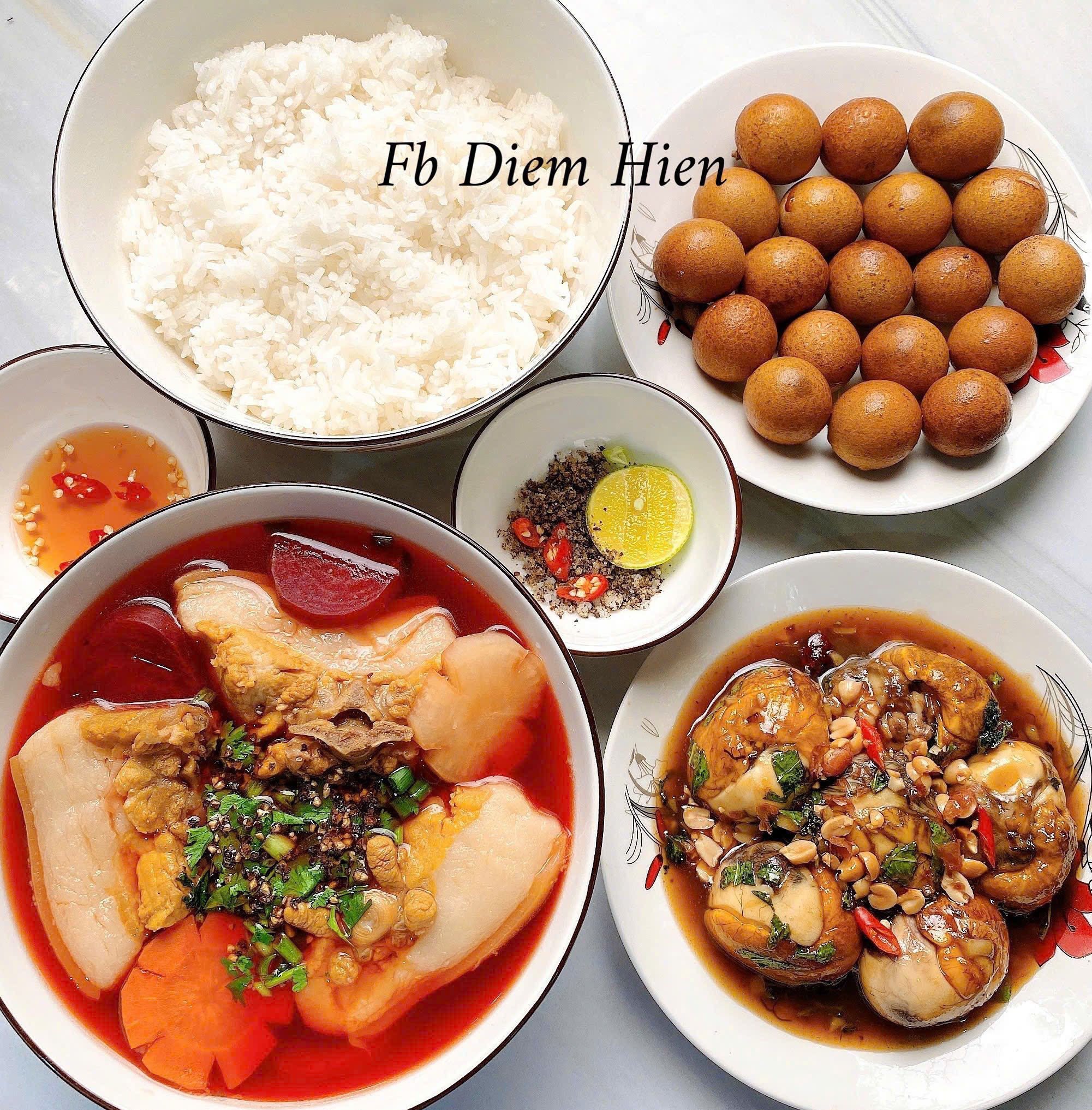 Hột vịt lộn rang me - Canh giò heo hầm rau củ