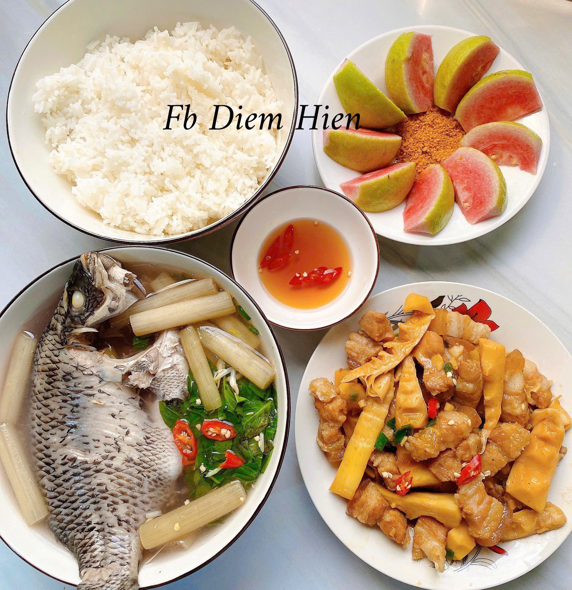 Thịt kho măng - Canh chua cá phi bông súng