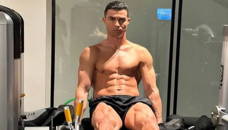 Ronaldo ở tuổi 40 vẫn sung mãn vì có chế độ tập luyện, ăn uống rất khắt khe