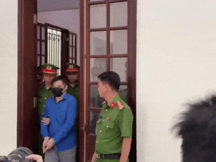Clip dẫn giải trùm giang hồ Bình 'Kiểm' tới tòa