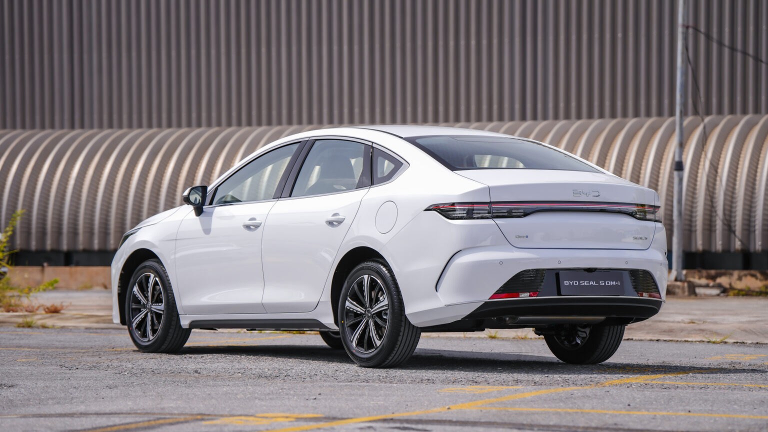 Khách hàng Việt sắp có thêm lựa chọn xe sedan động cơ lai mới - 2