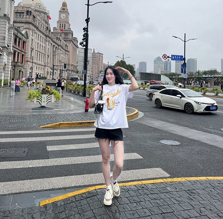 Kiều Trinh cùng dàn chân dài bóng chuyền khoe dáng mỹ miều tại Trung Quốc - 1