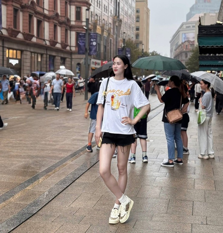 Kiều Trinh cùng dàn chân dài bóng chuyền khoe dáng mỹ miều tại Trung Quốc - 3