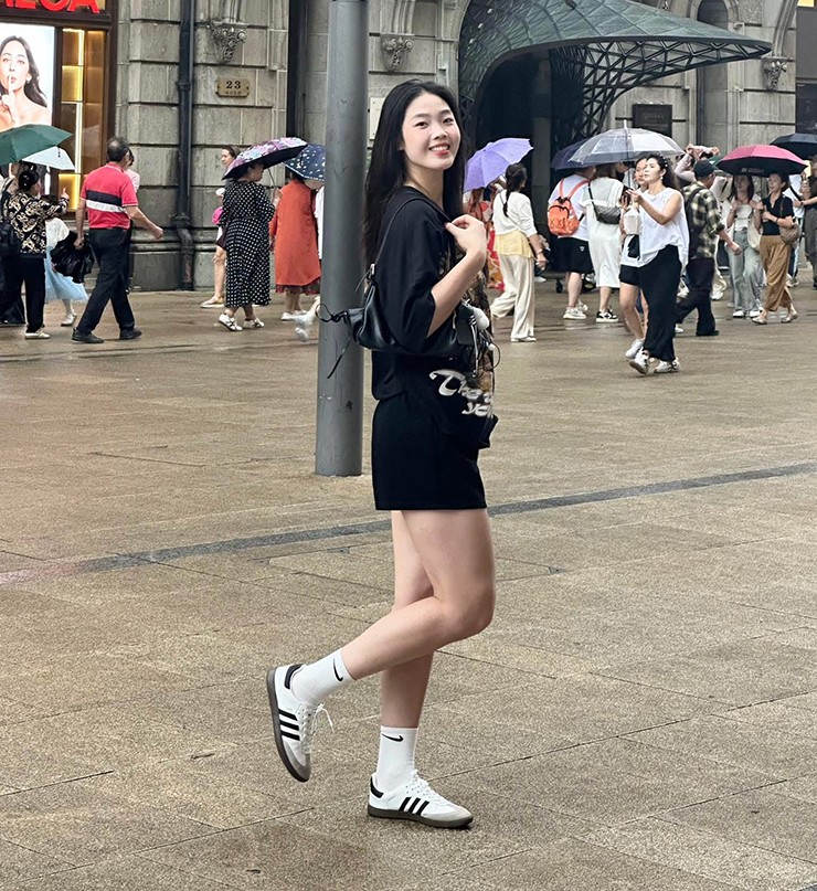 Kiều Trinh cùng dàn chân dài bóng chuyền khoe dáng mỹ miều tại Trung Quốc - 4