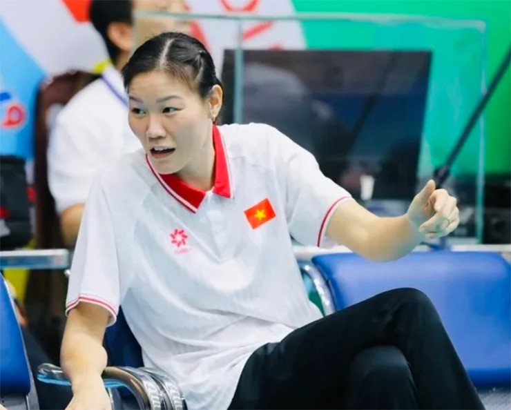 Ngọc Hoa trên cương vị HLV trưởng VTV Bình Điền Long An