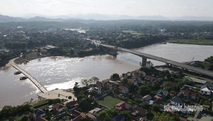 Cầu Phong Châu mới nối đôi bờ sông Hồng trước ngày khánh thành - 7