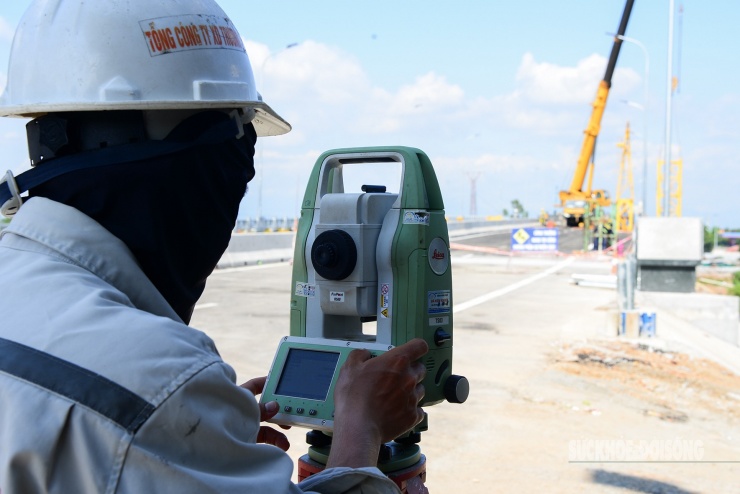 Cầu Phong Châu mới nối đôi bờ sông Hồng trước ngày khánh thành - 11