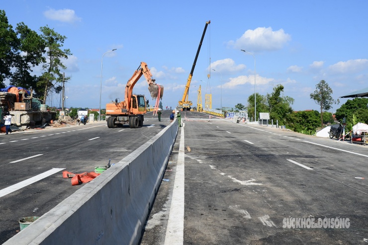 Cầu Phong Châu mới nối đôi bờ sông Hồng trước ngày khánh thành - 12