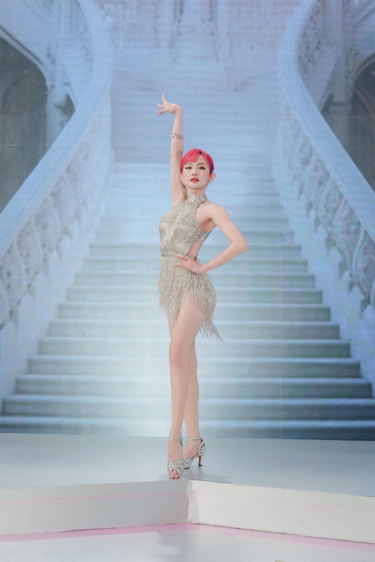 Trong tập 8 của Vietnam's Next Top Model 2025, các thí sinh được tham dự lớp học Master Class về bộ môn dancesport do kiện tướng, ca sĩ Hoàng Mỹ An đứng lớp.