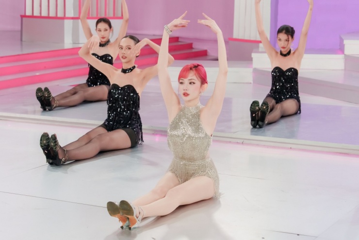 Cô cho biết thêm nhờ bộ môn dancesport, cô luôn giữ được thân hình mảnh mai, chuyển động cơ thể mượt mà, thuận lợi thử sức trình diễn ở một số sự kiện thời trang dù không có chiều cao quá lý tưởng.