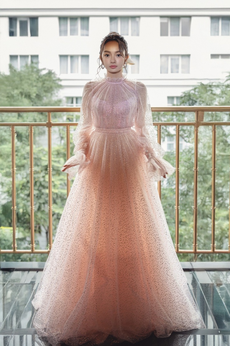 Nhờ khéo chọn trang phục, mỹ nhân sinh năm 1999 thường được khen như công chúa, không bị lép vế chiều cao so với mỹ nhân khác khi đi sự kiện.