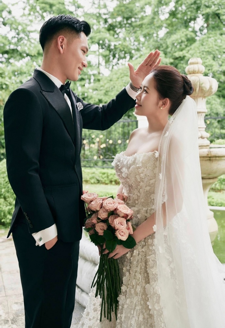 Thủ môn Trịnh Xuân Hoàng cưới 'chị đẹp' tiếp viên hàng không - 3