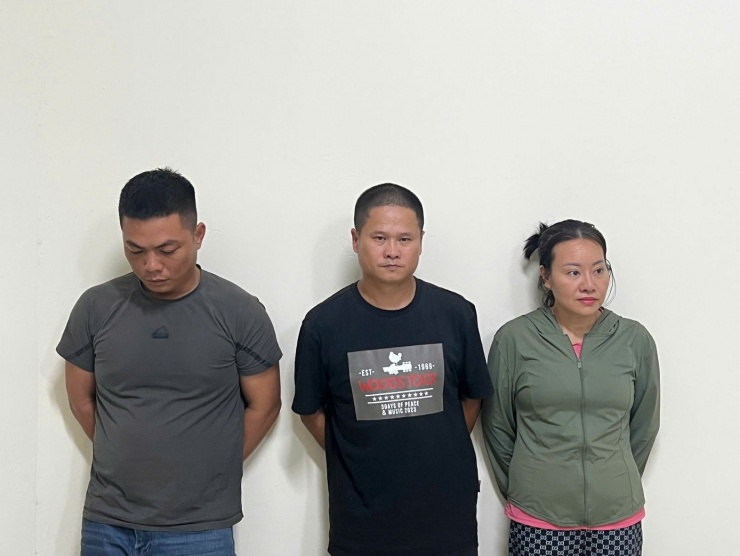 Nhóm đối tượng bị bắt giữ. Ảnh CACC